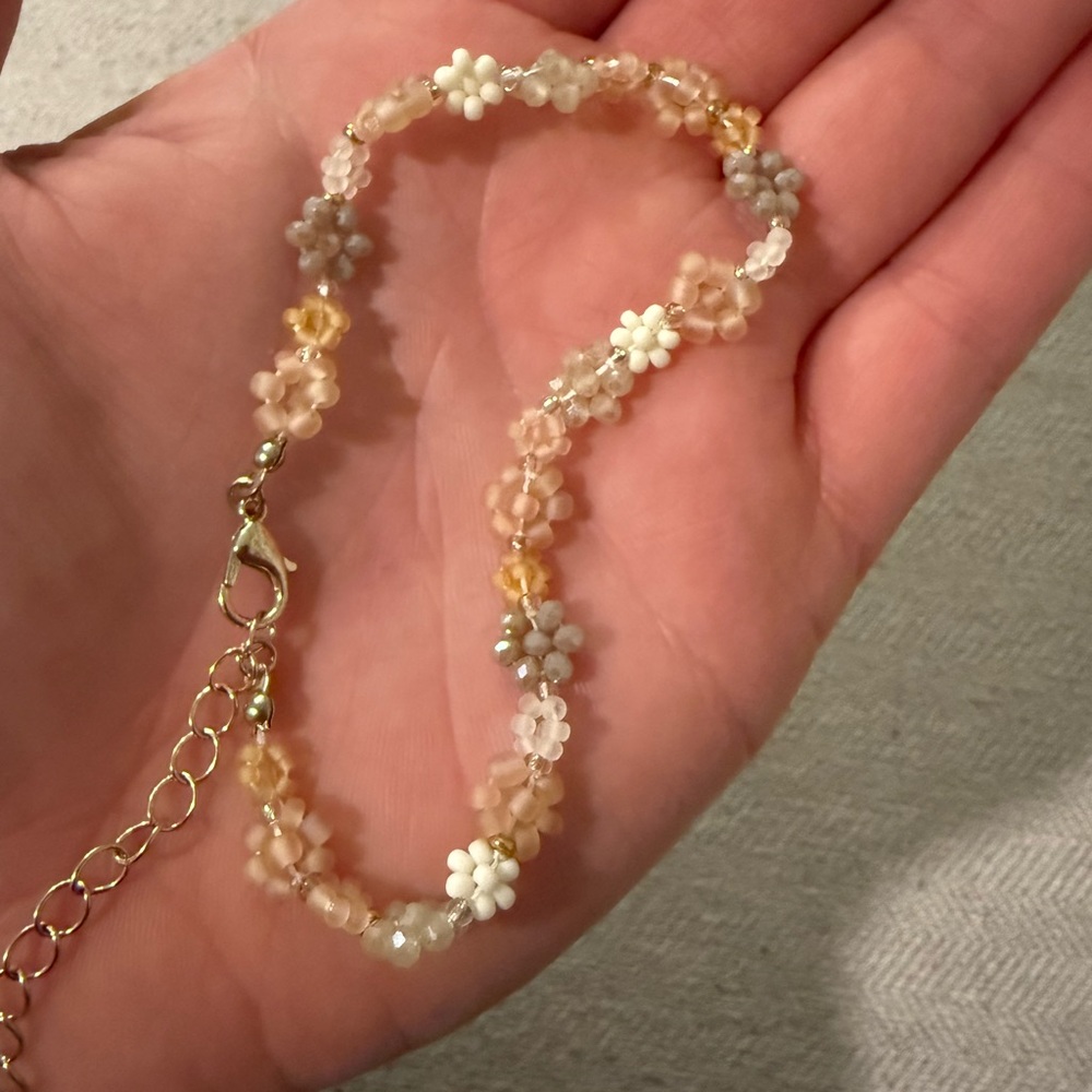 Floral Beaded Bracelet - Gold and Cream
